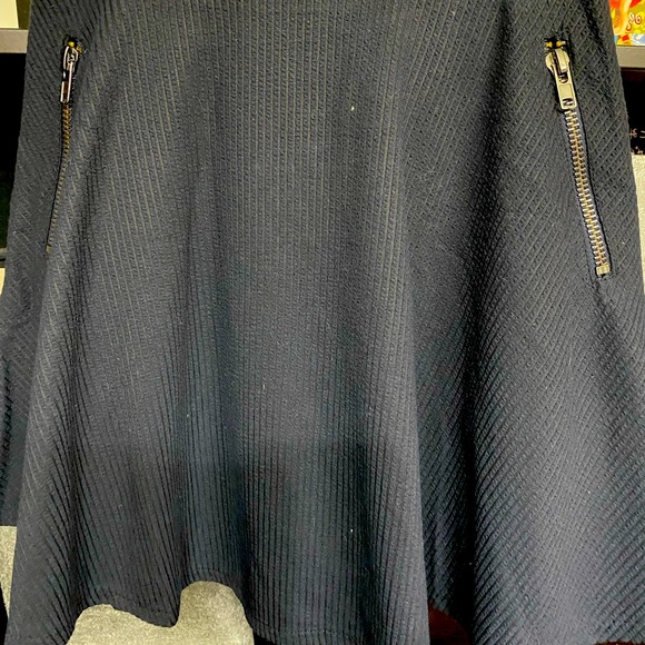 Greylin Dresses & Skirts - Greylin dark navy and black skirt. Sz M